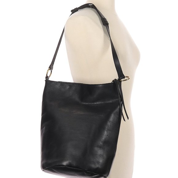 Madewell Handbags - Madewell The Lisbon O ring zip Leather Bucket Bag in thick Black Leather
